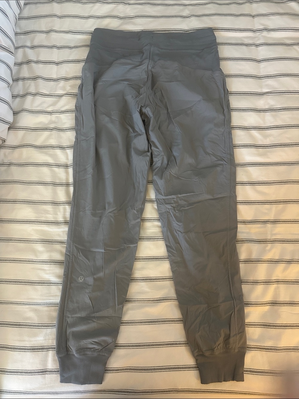 lululemon athletica Women’s Slate Gray Drawstring Joggers - Picture 3 of 4